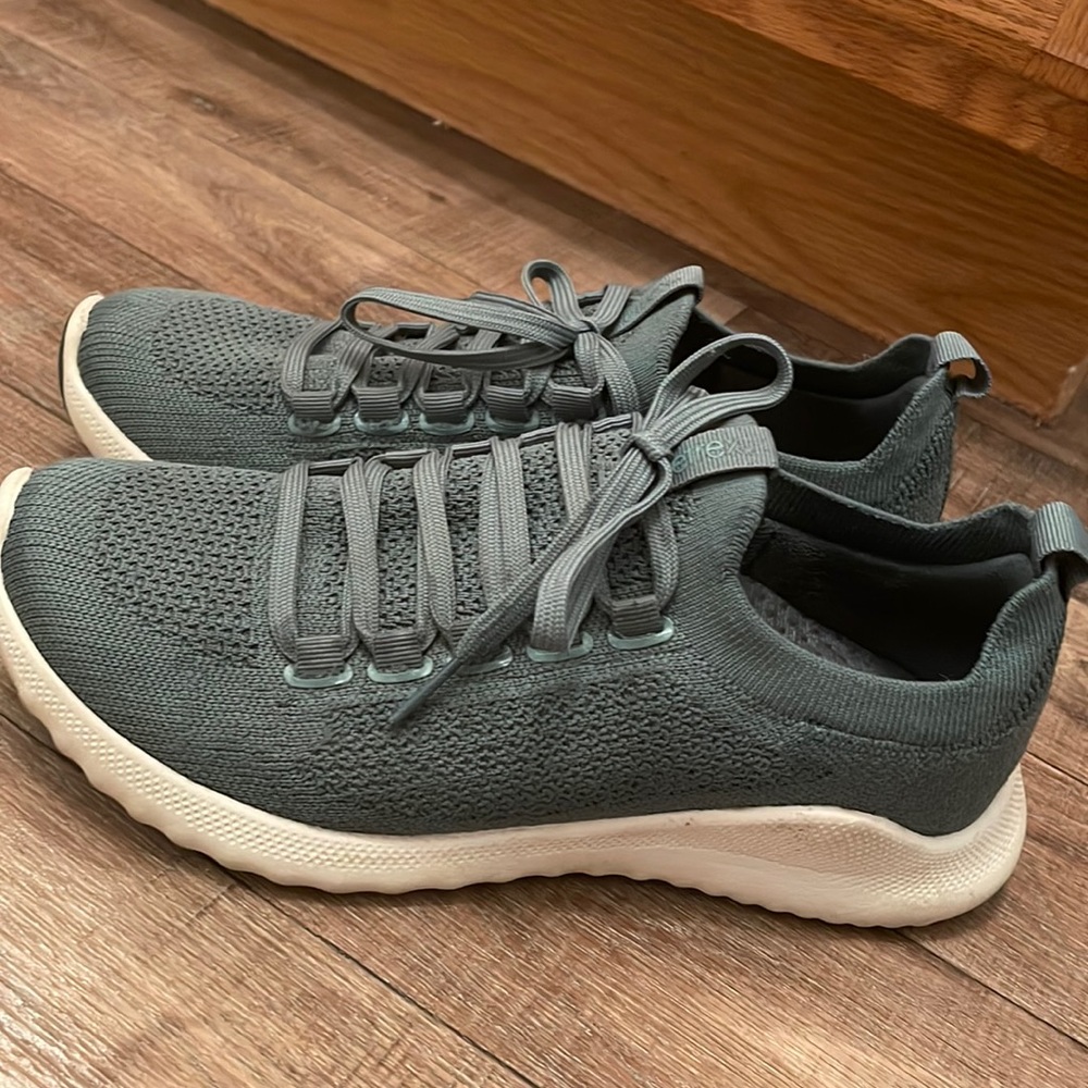 Aetrex sneakers